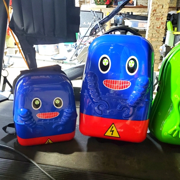 Travel buddies luggage and backpack. Used 1x excellent condition.